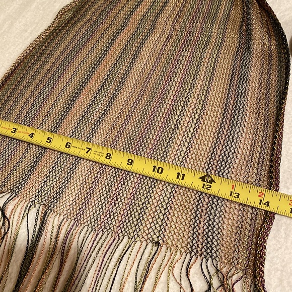 Soft woven scarf - Picture 3 of 6